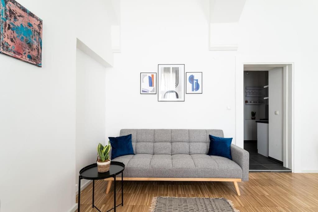 Neat Studio Steps To Center By Hm Vienna Exterior photo